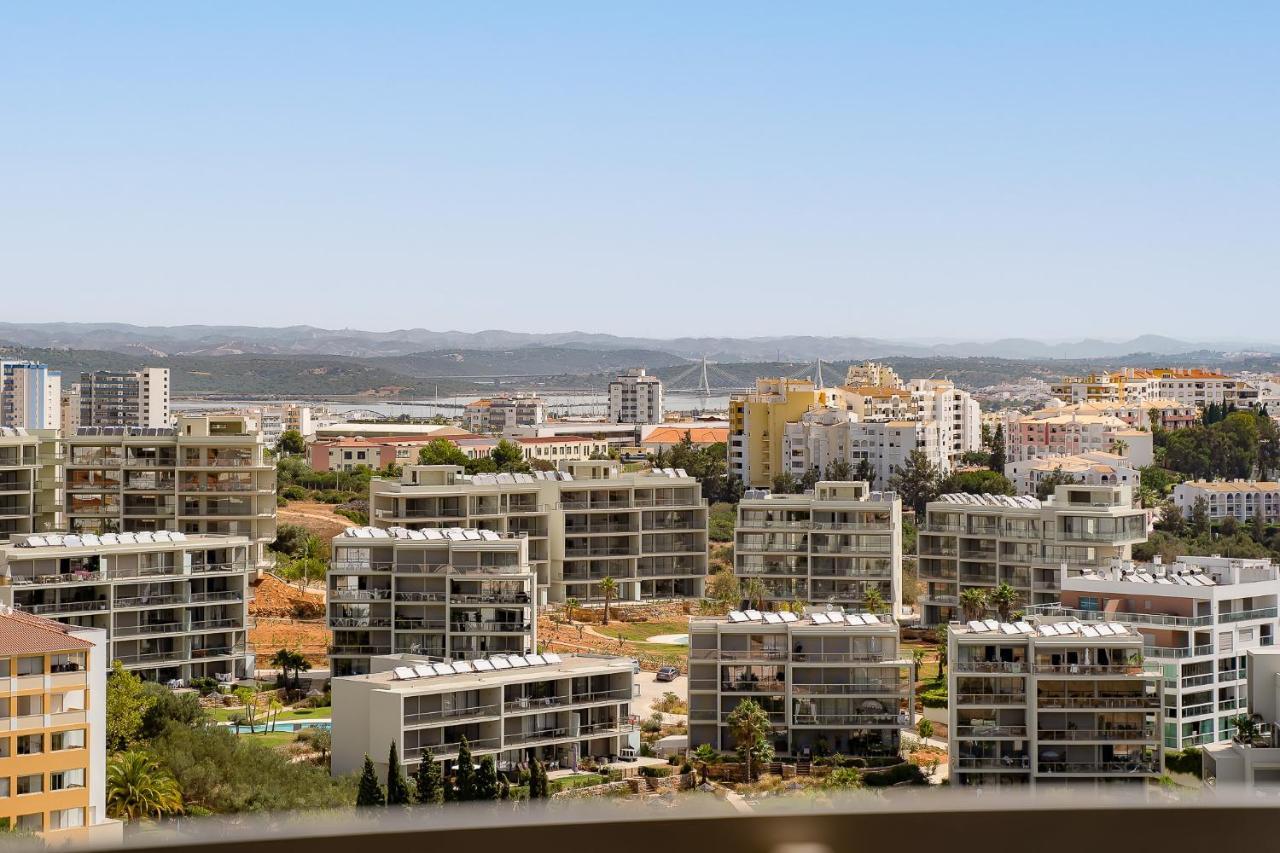 Charming Apartment W/ Pool & Balcony In Portimao By Lovelystay エクステリア 写真